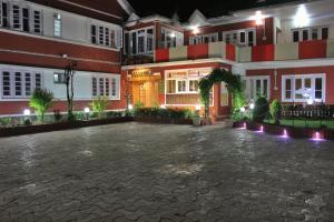 an empty courtyard of a building at night at Walisons Hotel in Srinagar