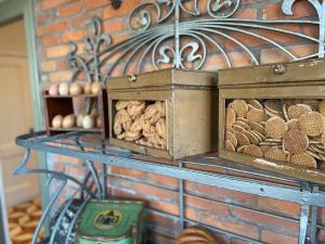 two open boxes of peanuts on a brick wall at BnB 't Ambacht - Boutique Hotel in Hendrik-Ido-Ambacht