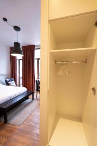 Voodi või voodid majutusasutuse Because the Night city lodge toas