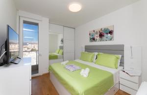 Televízia a/alebo spoločenská miestnosť v ubytovaní Split Sky Apartment