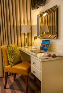 Μια τηλεόραση ή/και κέντρο ψυχαγωγίας στο The Marcy Hotel