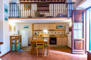 A kitchen or kitchenette at Appartamento Stella Marina