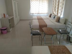 Posezení v ubytování Sai Inn Mysore