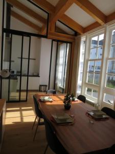 a large room with a large wooden table with chairs at APARTAMENTOS ARMANYA 3 in Lugo