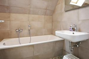 Vannituba majutusasutuses Residenz unter den Linden Wohnung 27 +16 fotot