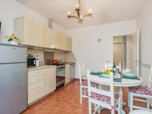 Kuhinja oz. manjša kuhinja v nastanitvi Apartment La Rocchetta by Interhome
