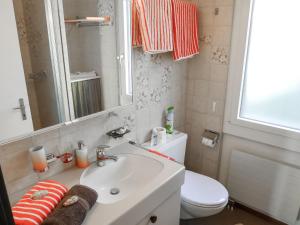 Koupelna v ubytování Apartment Margherita Bütler by Interhome