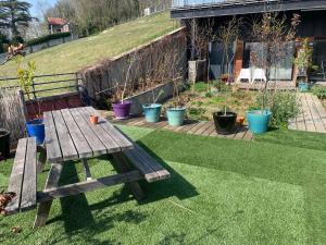 Zahrada ubytování ECO STUDIOS mezzanine wifi piscine stationnement gratuit terrasse dans jardin