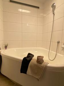a bathroom with a bath tub with towels on it at Wohnen bei den Brückenhäusern in Bad Kreuznach