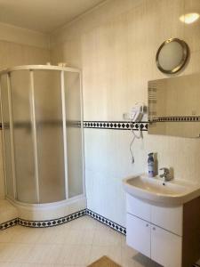 A bathroom at Gorga Residence