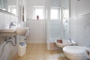 Koupelna v ubytování Ferienwohnung Andrea Haas + 32 fotografií
