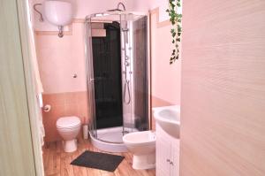 a bathroom with a shower, toilet and sink at B&B Rosa dei Venti in Santa Teresa Gallura