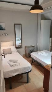 Кровать или кровати в номере Opening Doors Vilassar. Family house Beach & Relax
