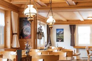 Restoran või mõni muu söögikoht majutusasutuses Gasthaus Rössli