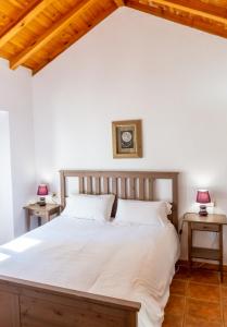 A bed or beds in a room at Idyllic Townhouse in Marbella Old Town