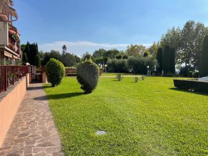 Giardino di Splendid Lake view a few steps from the Castle