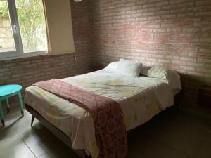 Giường trong phòng chung tại Duplex Las Margaritas Bosque Peralta Ramos