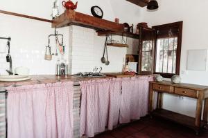 Kuchnia lub aneks kuchenny w obiekcie Casa Rural El Zumacal