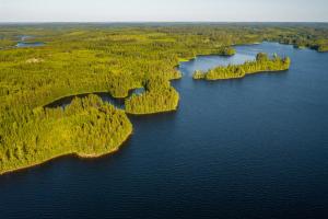 an aerial view of a group of islands in the water at Lomalehto Cottages in Ahvionniemi