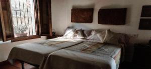 Łóżko lub łóżka w pokoju w obiekcie Casa Rural El Zumacal