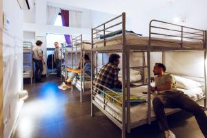 LoL Hostel Siracusa emeletes ágyai egy szobában