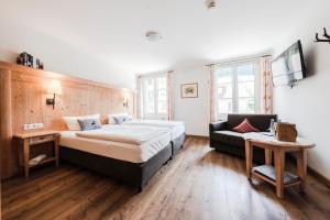 Voodi või voodid majutusasutuse Grüner Baum Naturparkhotel & Schwarzwald-Restaurant toas