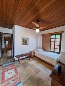 Cama ou camas em um quarto em Pousada Ikabana
