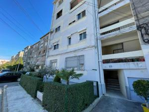 Το κτήριο όπου στεγάζεται  το διαμέρισμα