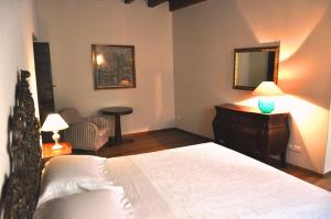 Säng eller sängar i ett rum på Corte Castello