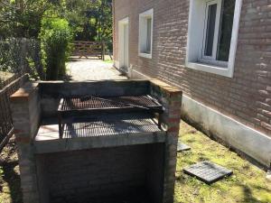 a brick retaining wall next to a building at Duplex Las Margaritas Bosque Peralta Ramos in Mar del Plata