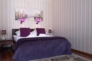 Posteľ alebo postele v izbe v ubytovaní Hotel Wenecki + 29 fotografií