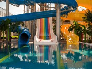 Bazén v ubytování Elegance Resort Hotel & SPA Wellness-Aqua nebo v jeho okolí
