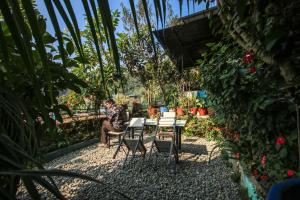 גינה חיצונית ב-HOTEL FORESTWAY Hostel & Backpackers