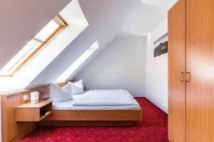 a bedroom with a bed in a attic at Hotel Am Brauhaus in Waren