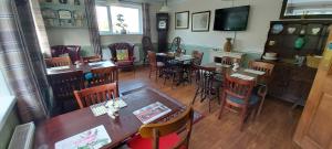 an overhead view of a restaurant with tables and chairs at Sportsmans Valley Hotel in Liskeard