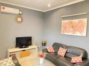 a living room with a couch and a flat screen tv at Studio de haut standing, Bonamoussadi (Kotto) in Douala