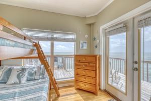 Postel nebo postele na pokoji v ubytování Villa Delphinus - Beachfront! and Pet Friendly! Feel the ocean breezed and hear the waves lapping right at your doorstep! home