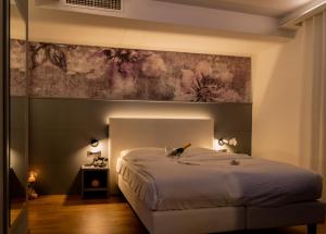 Posteľ alebo postele v izbe v ubytovaní Hotel Shangri-La + 37 fotografií
