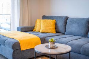 Posedenie v ubytovaní MyFlat Coral Beach Apartment