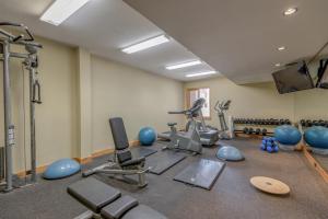 Gimnasio o equipo deportivo en Rundle Cliffs Lodge by Spring Creek Vacations