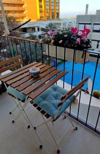 Výhľad na bazén v ubytovaní Traiano Luxury Home alebo v jeho blízkosti