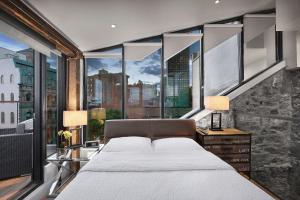Postel nebo postele na pokoji v ubytování Hotel Épik Montréal