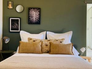 a bedroom with a large bed with green walls at Appartement Casaluna - Casadibastia - Vue mer Citadelle in Bastia