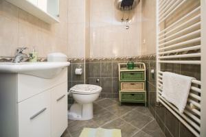Kúpeľňa v ubytovaní House Kvin + 37 fotografií