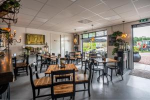 Restorāns vai citas vietas, kur ieturēt maltīti, naktsmītnē Luxe Chalet Marbella IJmuiden aan Zee