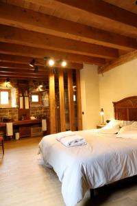 מיטה או מיטות בחדר ב-La Torreta d'Olius