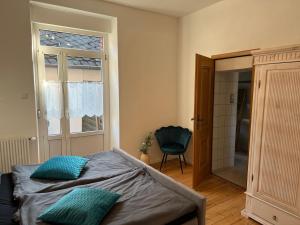 Ein Bett oder Betten in einem Zimmer der Unterkunft Weingut Gästehaus Bach