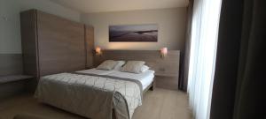Postel nebo postele na pokoji v ubytování Casino Hotel