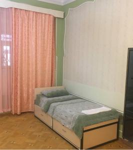 Postel nebo postele na pokoji v ubytování Royal Boutique Hotel on Kievyan