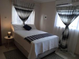 מיטה או מיטות בחדר ב-Fabulous Rest Inn